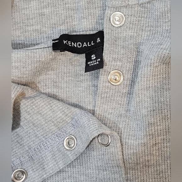 Kendall & Kylie Ribbed Scoop Neck Snap Front Mini Bodycon Dress - Size S - Picture 3 of 7